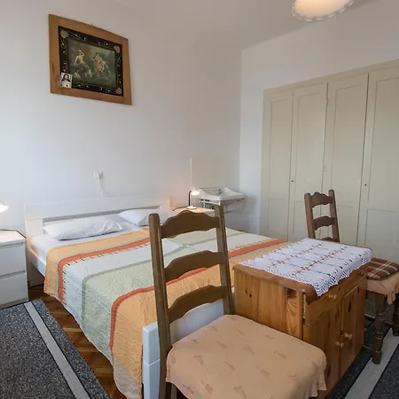 Josip By The Sea Apartment