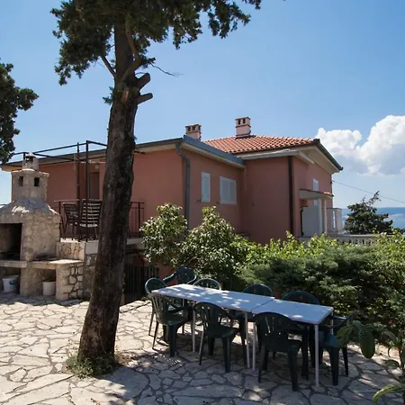 Apartment Josip By The Sea